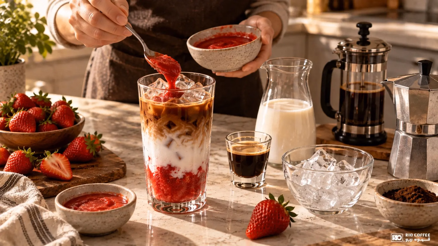 rio-strawberry-latte-preparation-white-logo.webp