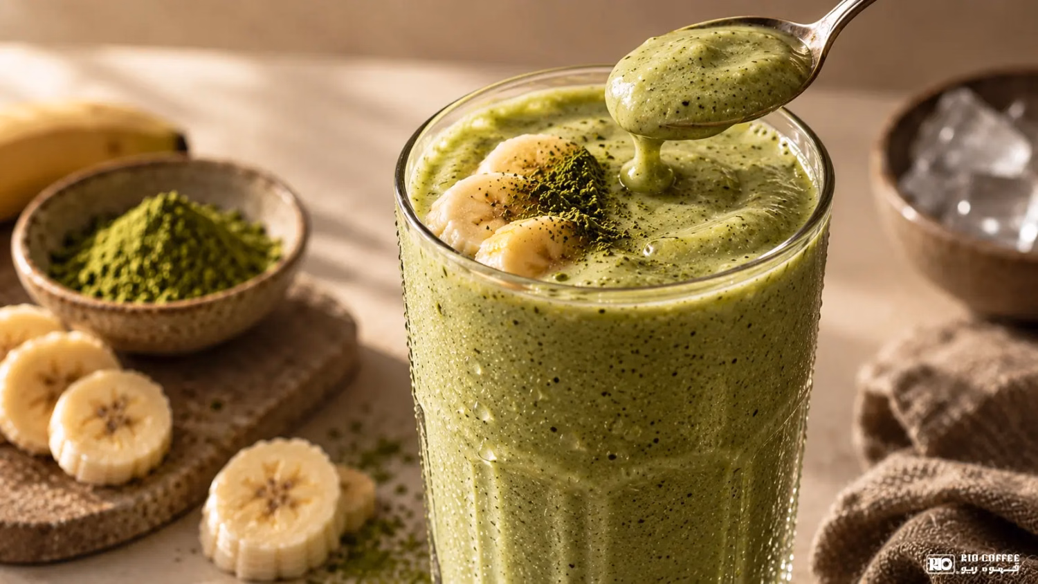 rio-matcha-smoothie-closeup-white-logo.webp