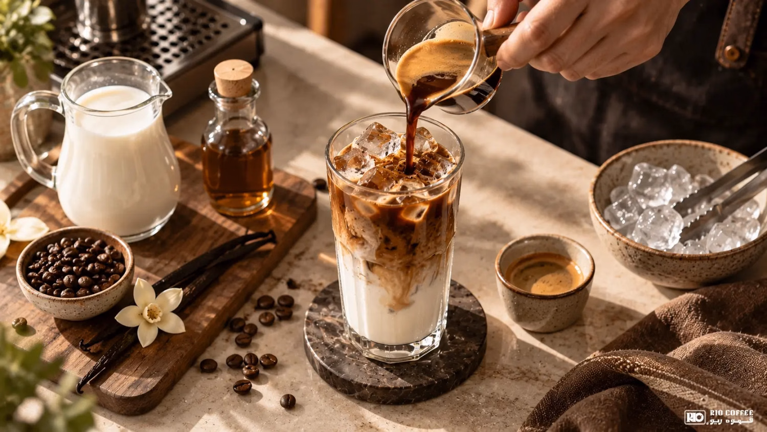 rio-iced-vanilla-coffee-preparation-white-logo.webp