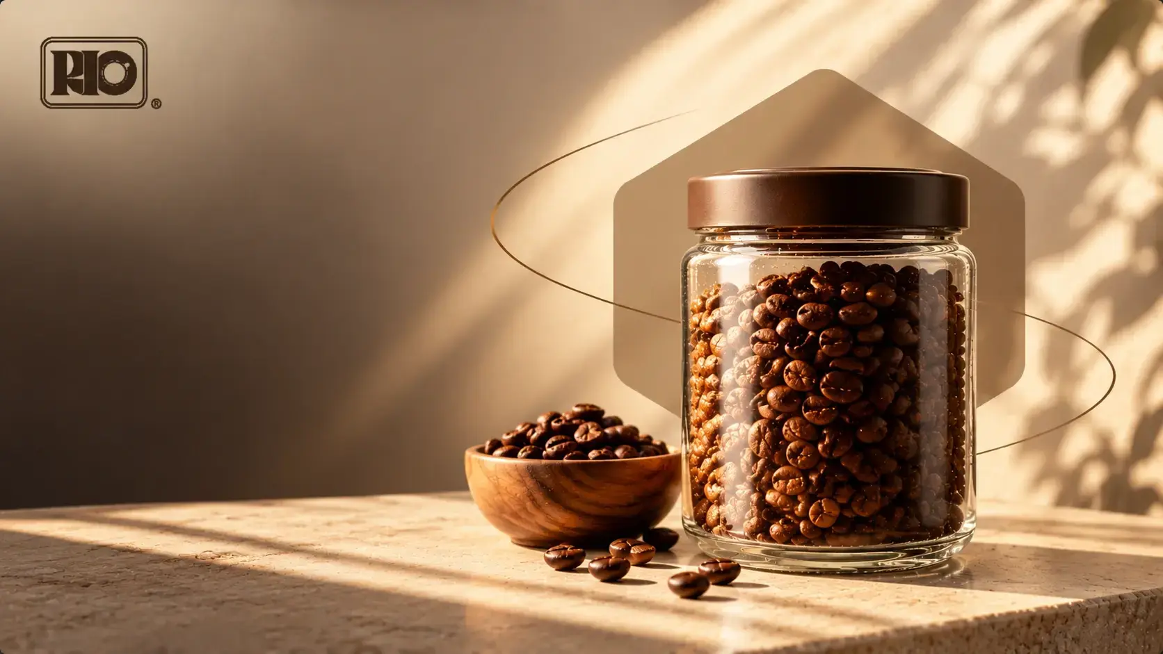 آیا قهوه باید دور از نور نگهداری شود؟ تاثیر نور بر عطر و کیفیت قهوه